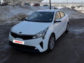 2022 Kia Rio IV Рестайлинг, белый, 1000000 рублей