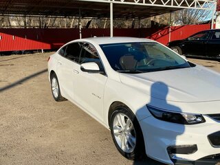 2017 Chevrolet Malibu IX, белый, 1300000 рублей, вид 1