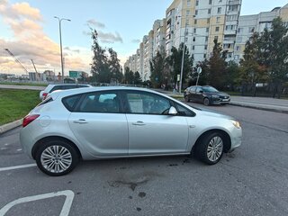 2011 Opel Astra J, серебристый, 650000 рублей, вид 2