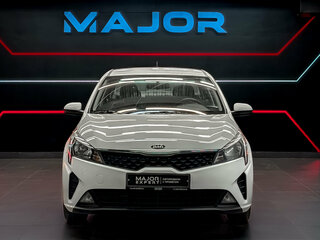 2021 Kia Rio IV Рестайлинг, белый, 1320000 рублей, вид 2