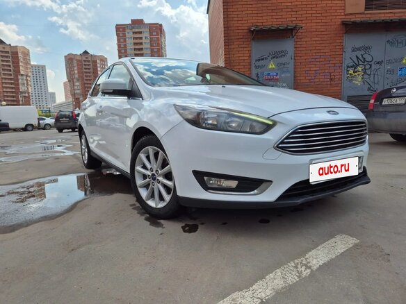 2016 Ford Focus III Рестайлинг, белый, 880000 рублей - вид 2