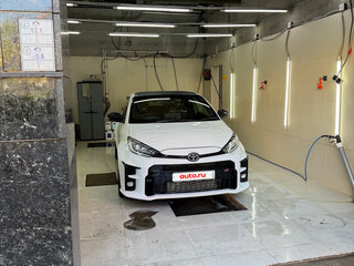 2021 Toyota Yaris IV, белый, 3000000 рублей, вид 2