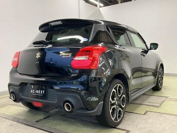 2021 Suzuki Swift V Рестайлинг, чёрный, 890000 рублей - вид 1