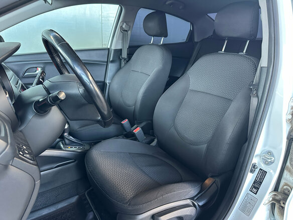 2017 Kia Rio III Рестайлинг, белый - вид 9