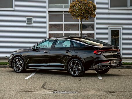 2021 Kia K5 III, чёрный, 2095000 рублей, вид 4