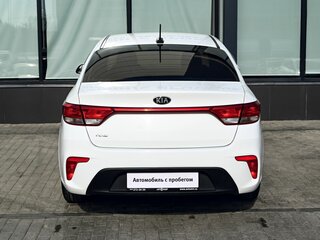 2017 Kia Rio IV, белый, 1135000 рублей, вид 4