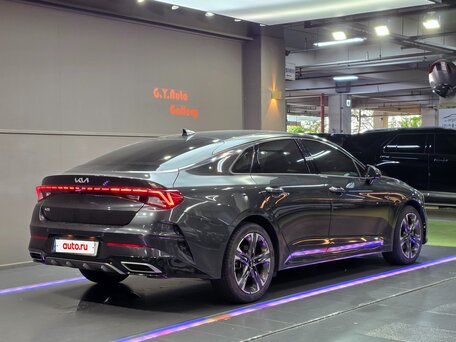 2023 Kia K5 III, чёрный, 2380000 рублей, вид 3