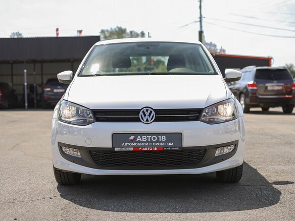 2013 Volkswagen Polo V, белый, 1349000 рублей - вид 2