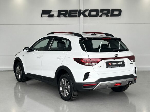 2021 Kia Rio X IV Рестайлинг, белый - вид 1