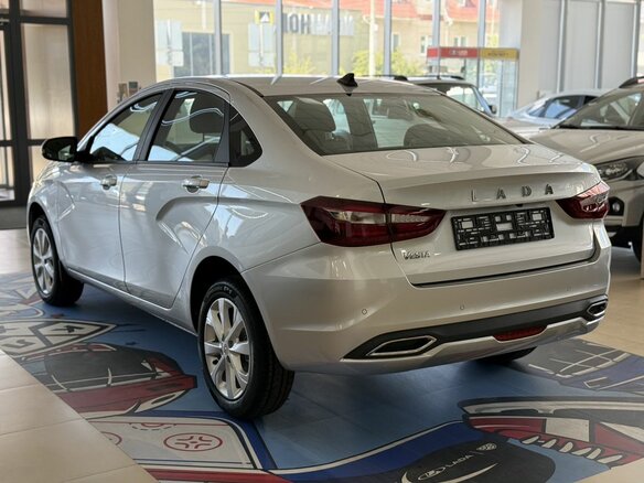 2026 Lada (ВАЗ) Vesta I Рестайлинг (NG), серебристый - вид 2