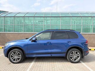 2018 Volkswagen Touareg II Рестайлинг, голубой, 2890000 рублей, вид 4