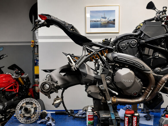 2017 Ducati Monster 1200, серый, 900000 рублей - вид 3