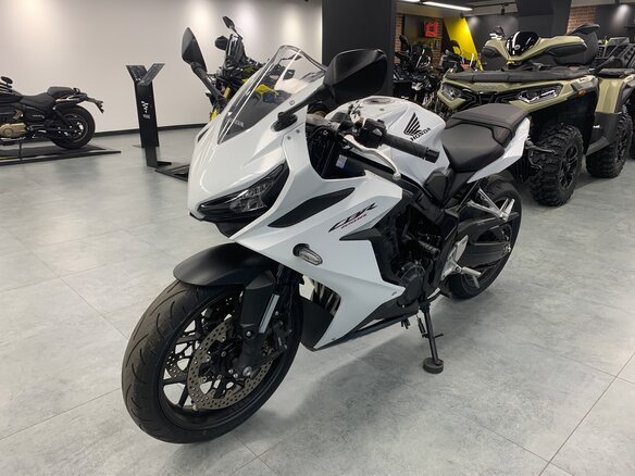 2022 Honda CBR 650R, белый, 1080000 рублей - вид 2