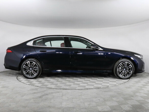 2025 BMW 5 серии Long 530Li xDrive VIII (G60/G61/G68), синий, 8600000 рублей - вид 4