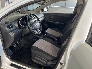 2014 Kia Rio 5-speed III, белый, 800000 рублей, вид 5