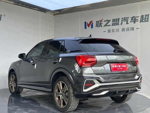 2022 Audi Q2 35 TFSI I Рестайлинг, серый - вид 4