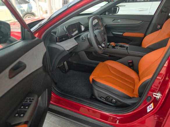 2026 Changan UNI-V I Рестайлинг 2, красный, 3499900 рублей - вид 7