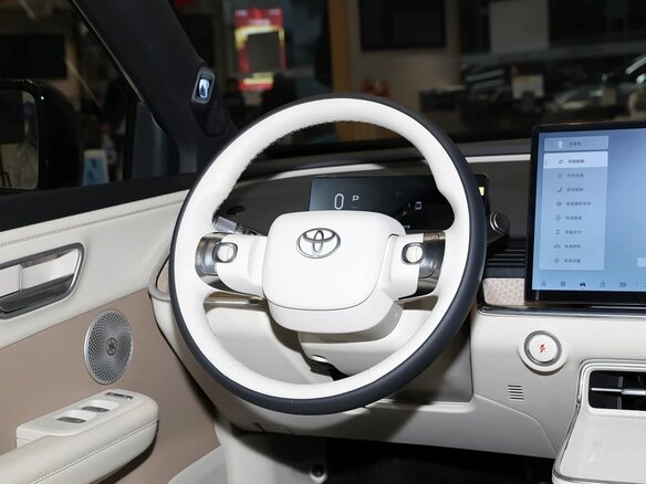 2026 Toyota bZ3X 50 kWh, чёрный - вид 10