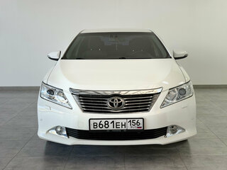 2013 Toyota Camry VII (XV50), белый, 1580000 рублей, вид 2
