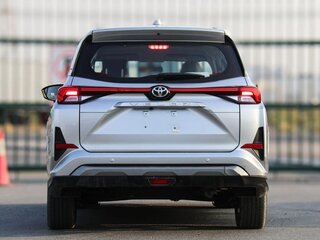 2023 Toyota Veloz, серебристый, 2250000 рублей, вид 3