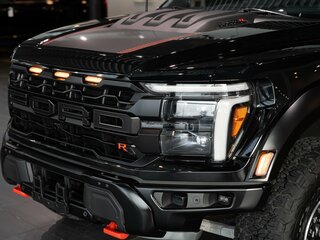 2026 Ford F-150 Raptor SuperCrew Raptor XIV Рестайлинг, чёрный, 19500000 рублей, вид 5
