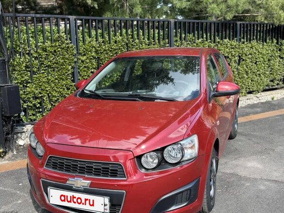 2012 Chevrolet Aveo II, красный, 750000 рублей - вид 1