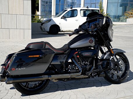 2025 Harley-Davidson CVO Street Glide, серый, 4350000 рублей, вид 3