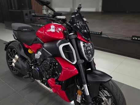2022 Ducati Diavel V4, красный, 2249000 рублей, вид 3