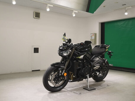 2025 Triumph Street Triple, чёрный, 1120000 рублей, вид 4