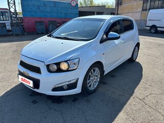 2014 Chevrolet Aveo II, белый, 650000 рублей, вид 2