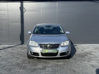 2010 Volkswagen Jetta V, серебристый, 850000 рублей, вид 3