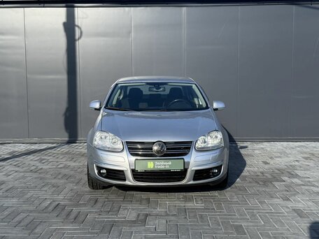 2010 Volkswagen Jetta V, серебристый, 845000 рублей, вид 3