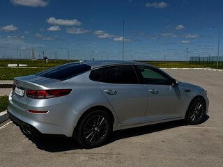 2019 Kia Optima IV Рестайлинг, серебристый, 2500000 рублей, вид 3