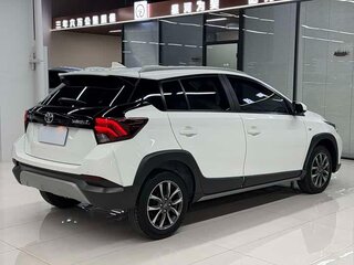 2022 Toyota Yaris IV, белый, 1133000 рублей, вид 5