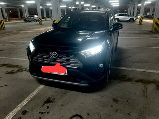 2021 Toyota RAV4 V (XA50), чёрный, 2390000 рублей, вид 1