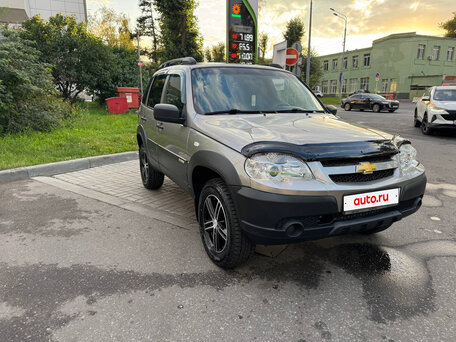 2017 Chevrolet Niva I Рестайлинг, бежевый, 820000 рублей, вид 2