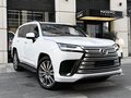 2026 Lexus LX 700h IV, белый - вид 3
