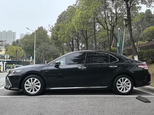 2025 Toyota Camry VIII (XV70) Рестайлинг, чёрный, 4027000 рублей - вид 7