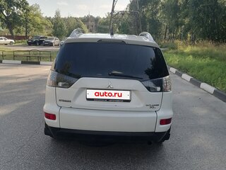 2010 Mitsubishi Outlander II Рестайлинг, белый, 840000 рублей, вид 5