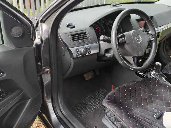 2011 Opel Astra H Рестайлинг, серый, 410000 рублей - вид 4