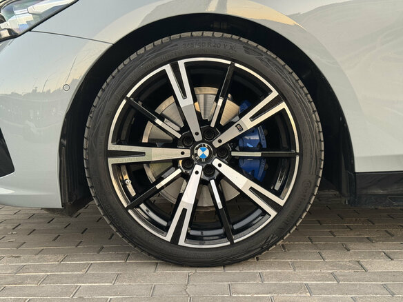 2025 BMW 5 серии 530i xDrive VIII (G60/G61/G68), серый - вид 17