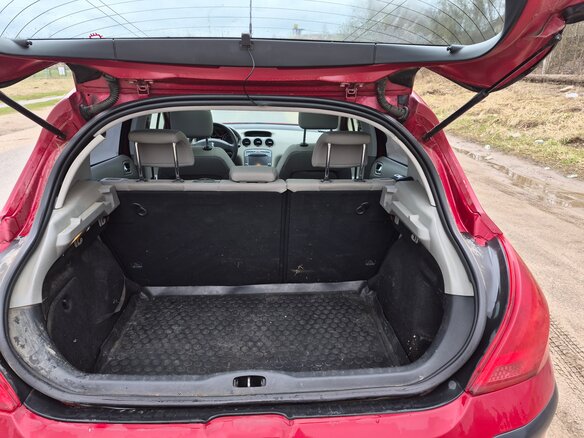 2008 Peugeot 308 I, красный, 380000 рублей - вид 10