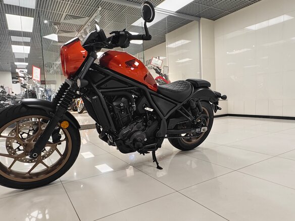 2026 Honda CMX 1100 Rebel, оранжевый, 1480000 рублей - вид 9