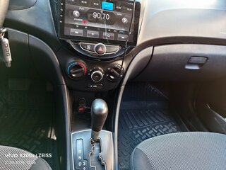 2014 Hyundai Solaris I, серебристый, 1350000 рублей, вид 4