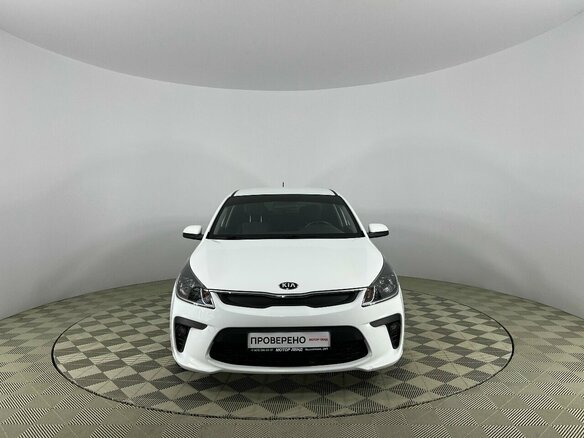 2020 Kia Rio IV, белый, 1332000 рублей - вид 1