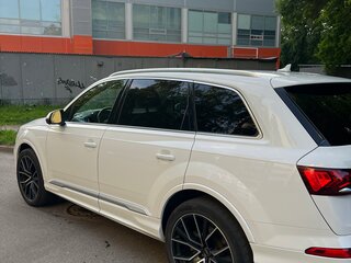 2020 Audi Q7 45 TFSI II (4M) Рестайлинг, белый, 5700000 рублей, вид 3
