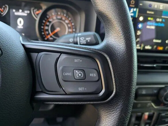 2025 Jeep Wrangler IV (JL) Рестайлинг, серебристый, 5505000 рублей - вид 14