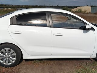 2017 Kia Rio IV, белый, 820000 рублей, вид 2