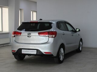 2017 Kia Rio III Рестайлинг, серебристый, 1099900 рублей, вид 4