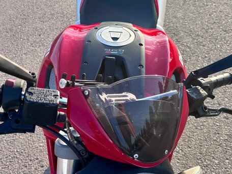 2009 Ducati Monster 696, красный, 450000 рублей, вид 3